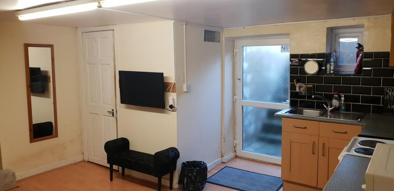 哈德斯菲尔德Private Basement Studio Flat With Modern Features公寓 外观 照片
