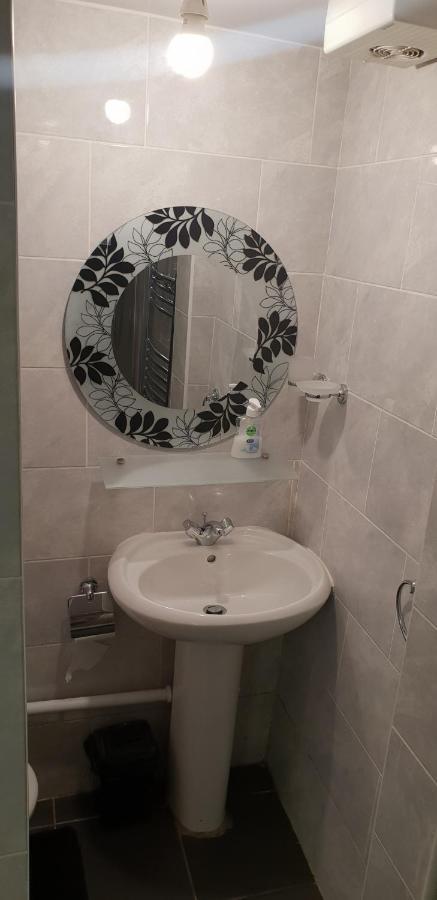 哈德斯菲尔德Private Basement Studio Flat With Modern Features公寓 外观 照片